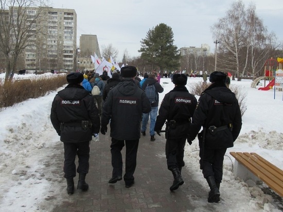 Свердловских школьников заставляют учиться 23 января