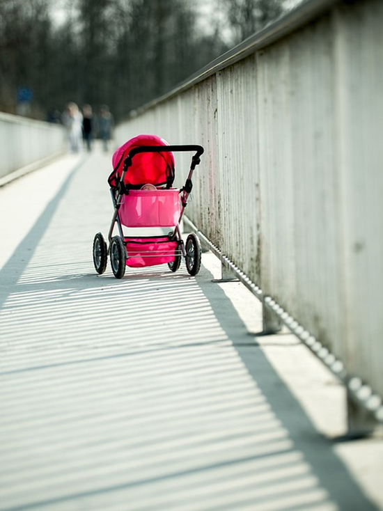 Двое смолян украли детскую коляску, чтобы сдать ее не металлолом