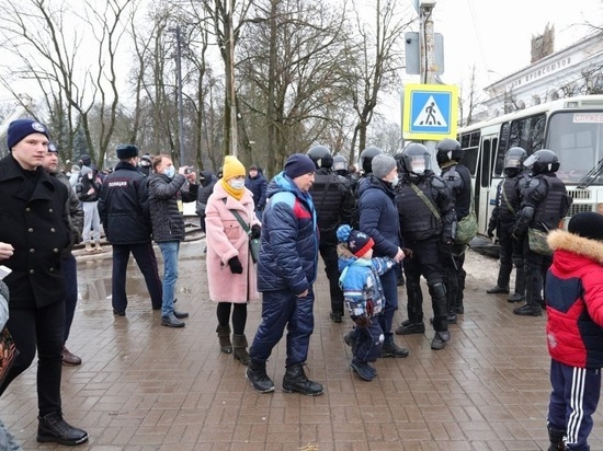 Несанкционированный митинг прошёл в центре Пскова 23 января