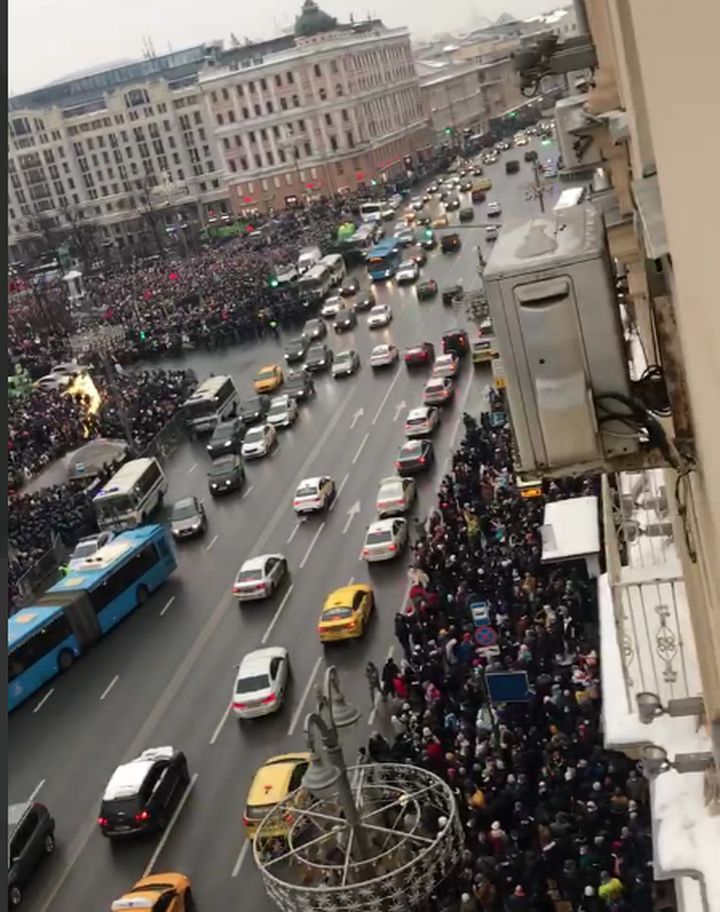 Случилось час назад. Митинг на площади. Что происходит в Москве сейчас. Митинги на Манежной площади 2017.
