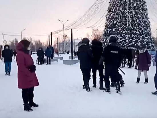 Корреспондента «МК» задержали во время массовой акции в Петрозаводске. Видео