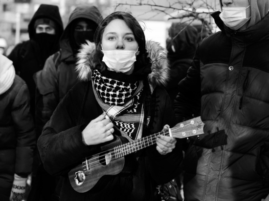 Красноярский фотограф сделал эмоциональные фотографии шествия в поддержку Алексея Навального