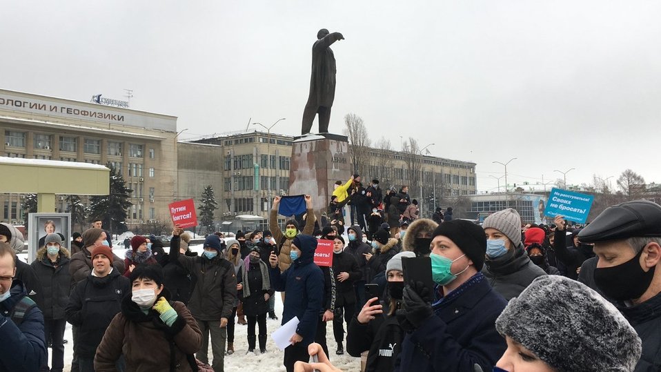 Митинг саратов сегодня. Навальный в Саратове. Митинг Навального 23 января 2021 Саратов. Митинг в Саратове. Навальный митинг Саратов.