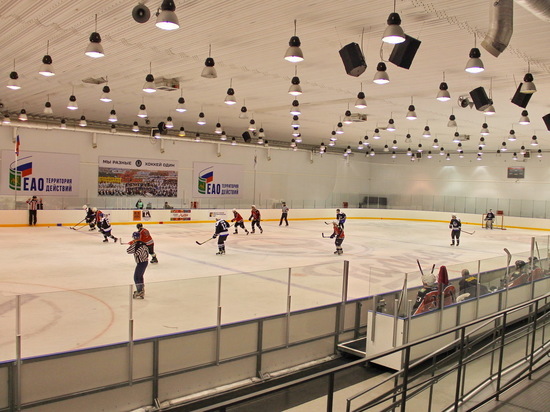 В очередном матче регионального чемпионата Ночной хоккейной лиги, состоявшемся в Биробиджане, местная команда "Альтаир" со счетом 8:0 обыграла хоккеистов "Молота"