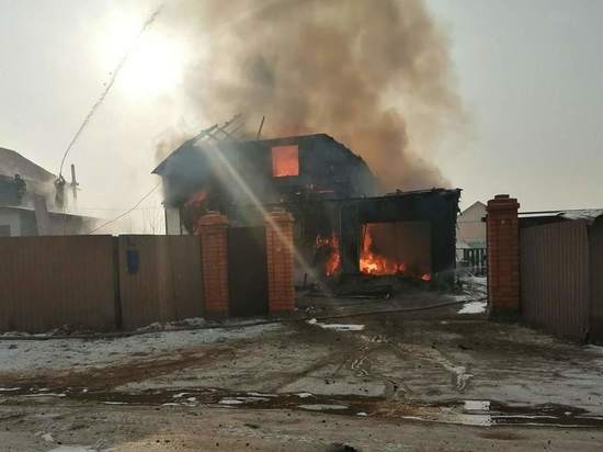 Двухэтажный дом сгорел в селе Смоленке под Читой