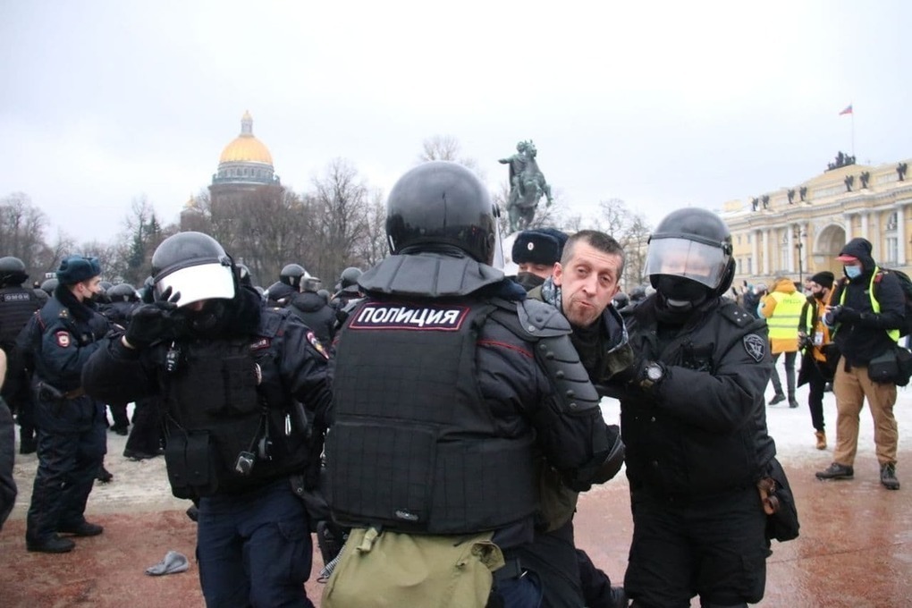 Нападение на спб. Петербург протесты полиция. Митинг в Питере. Задержания пикет в Санкт-Петербурге.