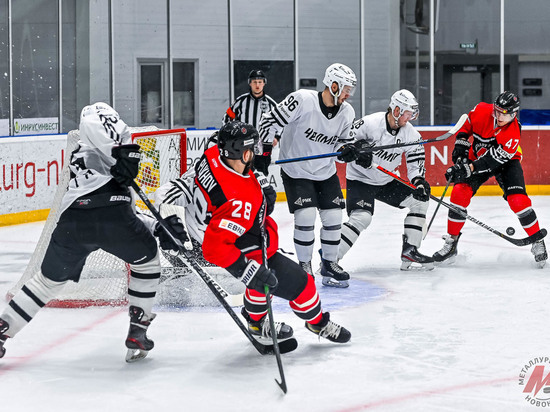 Хоккейный "Металлург" обыграл соперника в заключительном матче домашней серии