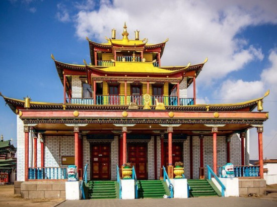 В Бурятии Хамбо Лама призвал верующих не ходить в дацаны на Сагаалган