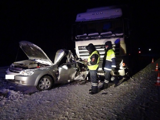 На свердловской трассе после столкновения с ДАФ погиб водитель Шевроле