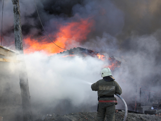 Более 40 человек спаслись во время пожара в Омской области
