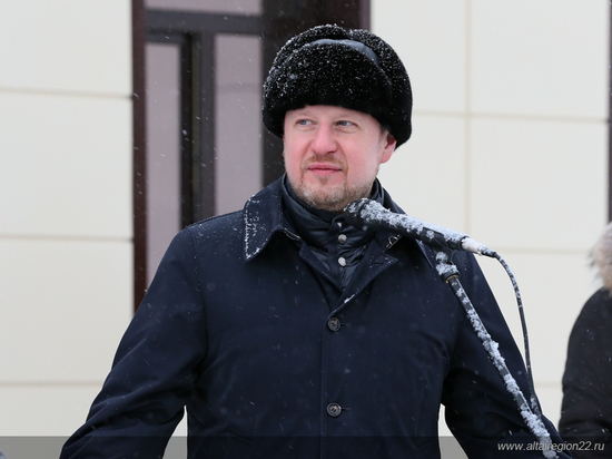 «Ни в лидерах, ни в аутсайдерах»: губернатор Алтайского края не попал в список доверия главам регионов