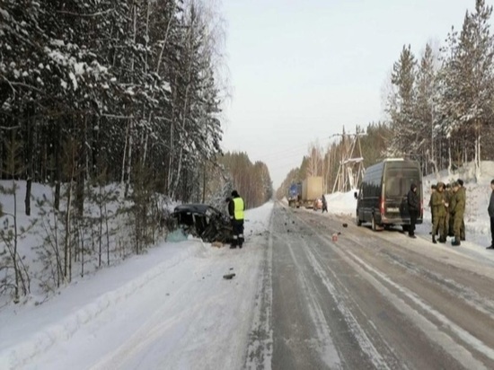 В Челябинской области легковушка залетела под грузовик, есть пострадавшие