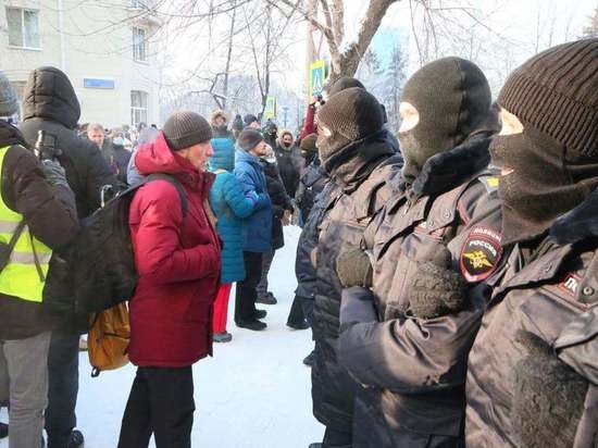 Челябинская полиция сработала на несанкционированном митинге максимально профессионально