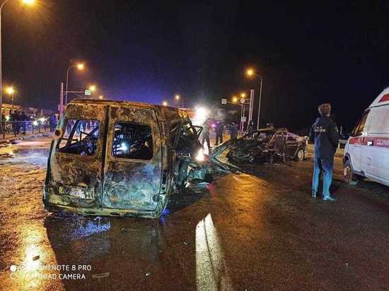 Сгорела дотла: в Чечне «Форд» протаранил «Газель»