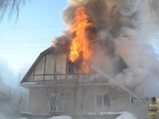  В Иванове загоревшуюся крышу частного дома тушили 29 пожарных