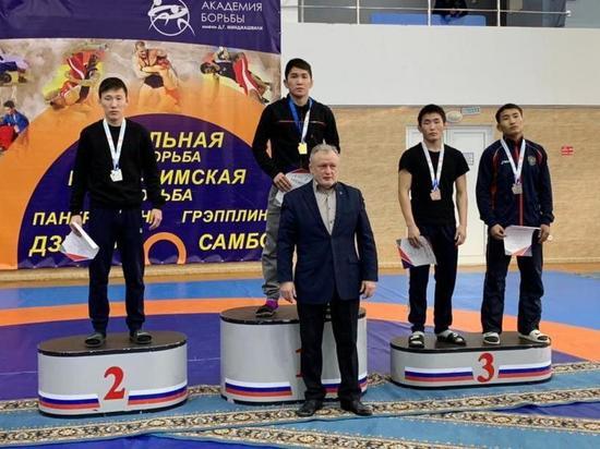 Борцы из Якутии увезли пять медалей с Кубка Красноярского края
