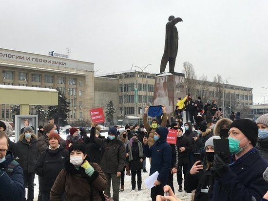 Несанкционированный митинг: в Саратове гуляли не по-детски