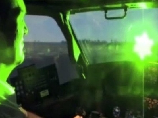 Летчика из Ханты-Мансийска ослепили в Пулково зеленым лазером
