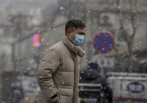 Пока в России уже практически празднуют победу над второй волной пандемии, в китайском Шанхае началась паника из-за выявления на днях тринадцати новых случаев заболевания
