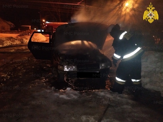 В Калуге на Тарутинской сгорел автомобиль