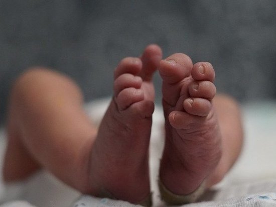 В Кузбассе госпитализировали проглотившего кусок железа малыша