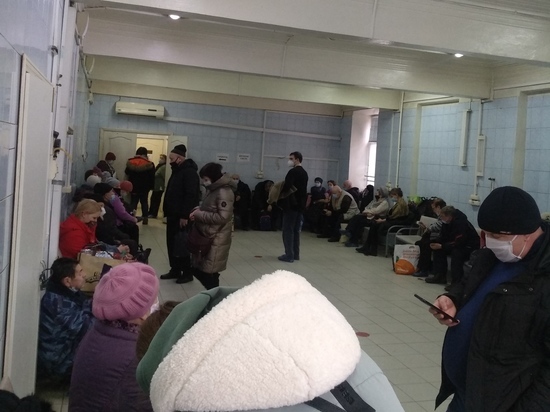 Посетитель пожаловался на огромную очередь в рязанском онкодиспансере