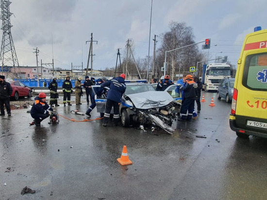 Житель Ярославля протаранил полицейскую машину, пятеро пострадавших