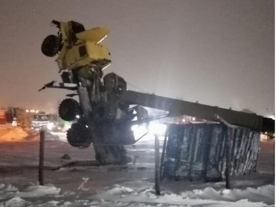 Запуск в космос: автокран встал на дыбы в Коротчаево