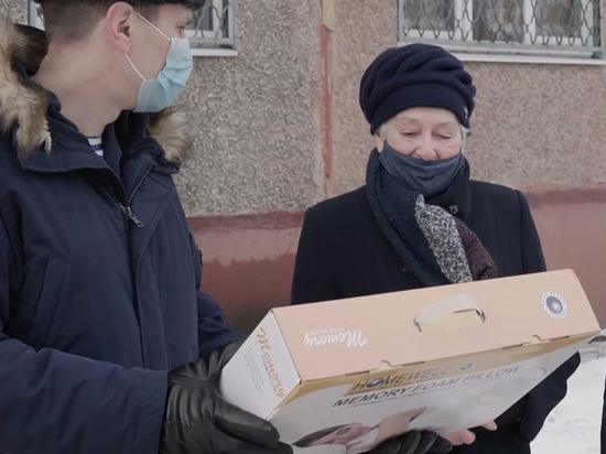  В Иванове десантники поздравили экс-жительниц Ленинграда со снятием блокады