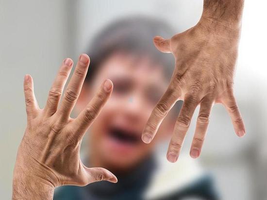В Хакасии психически неуравновешенная мать издевалась над 6-летним сыном