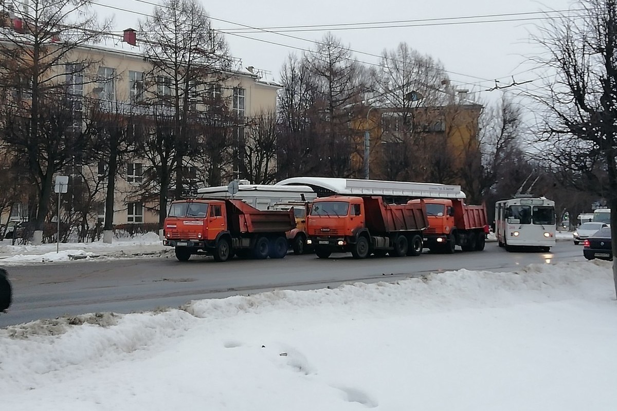 4 б ук. Городская УК Йошкар-Ола. Здания дорожной службы. Йошкар Ола оттепель. Машины коммунальных служб.