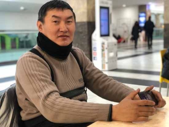 В Улан-Удэ задержанного блогера Баирова привезли в суд