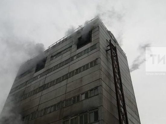 В Нижнекамске из пожара на заводе спасли двух рабочих