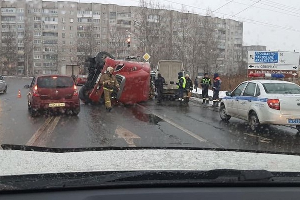 Новости ростова сейчас происшествия. Авария Ростов Ярославская область. Авария в Ростове Великом вчера. Авария в Ростове Ярославском. Авария в Ростове Великом.