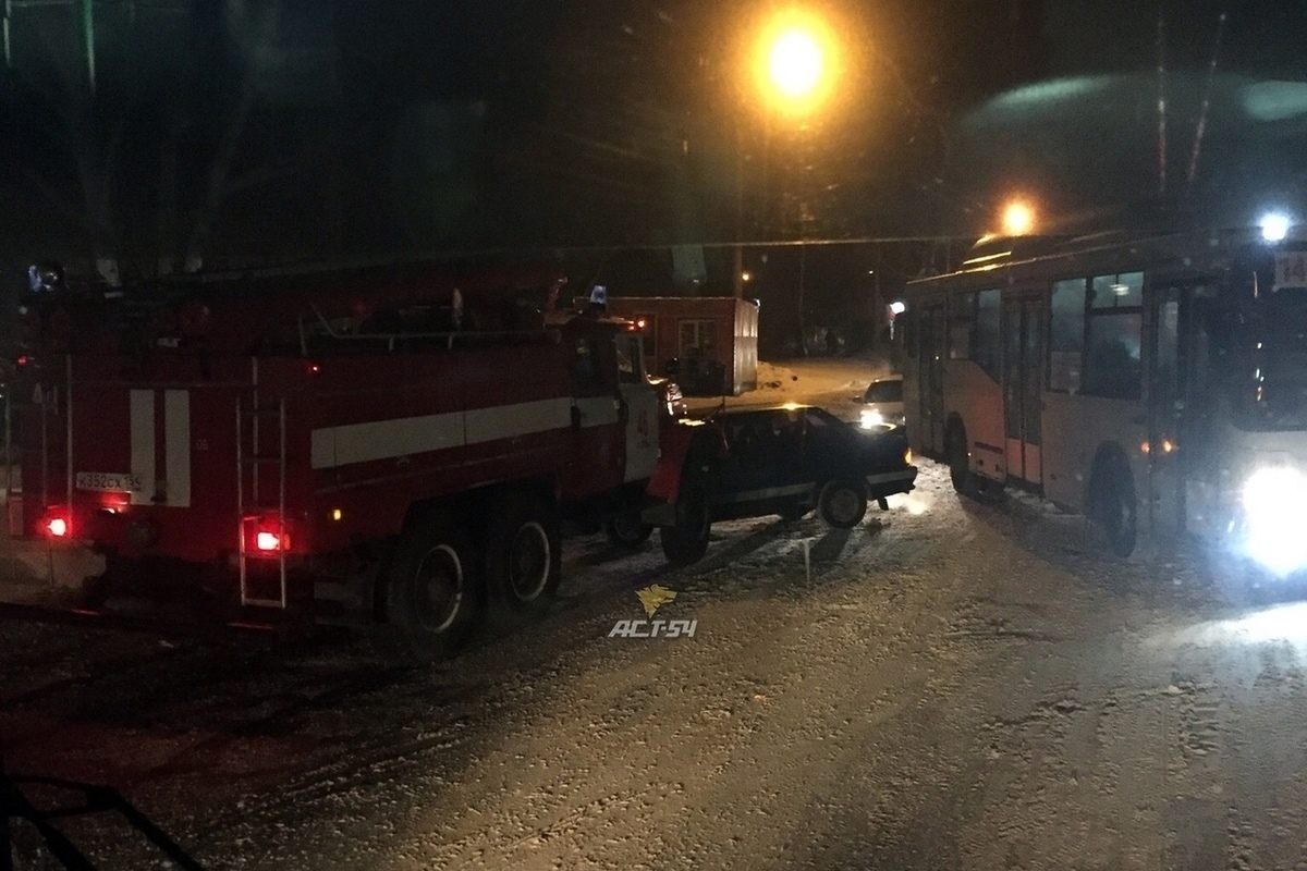 Пожарная машина попала в ДТП на встречной полосе в Новосибирске - МК  Новосибирск