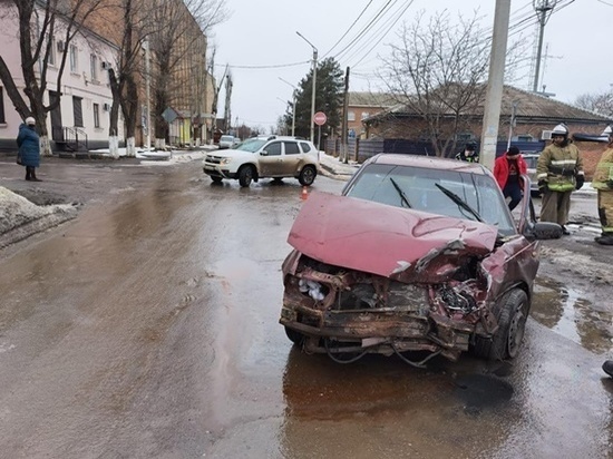 В Сальске годовалая девочка попала в реанимацию после аварии