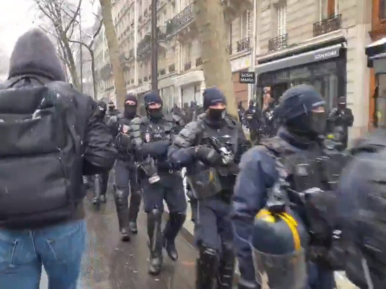 Во Франции задержали 35 человек на протестах против закона о безопасности