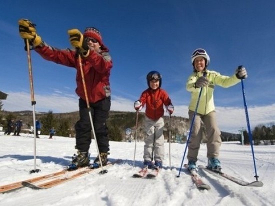 Тюменцев приглашают бесплатно покататься на коньках и лыжах