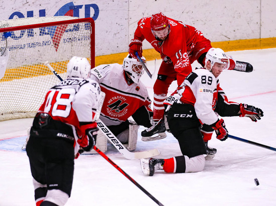Хоккейный “Металлург” из Новокузнецка одержал вторую победу подряд в выездной серии