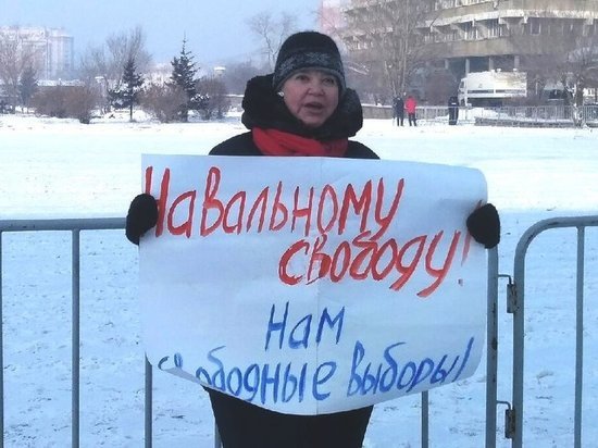 Пикетировавшую читинку Савватееву увезли с площади Революции в полицию