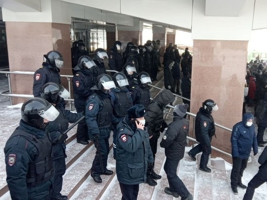 На акции протеста в Красноярске задержаны более 190 человек (обновлено)