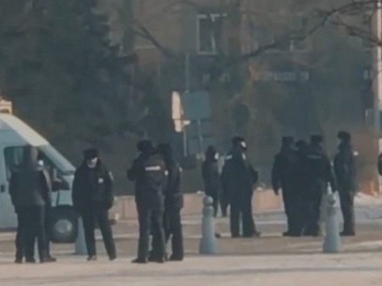 В Абакане 31 января полицейские прибыли на площадь раньше протестующих