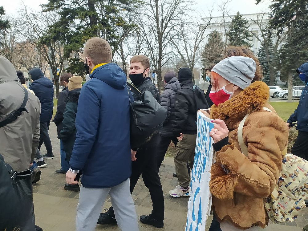 Запрещенный митинг стартовал в Краснодаре: фоторепортаж с места события