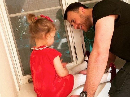 Эмин Агаларов впервые показал лицо младшей дочери