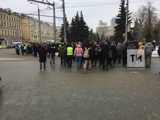 В Казани на несанкционированной акции задержали напавших на сотрудника ГИБДД