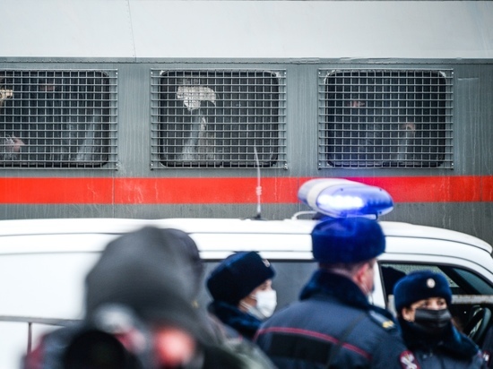 Стали известны подробности задержания после несанкционированного митинга в поддержку Навального в Астрахани