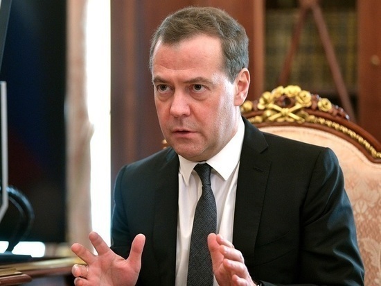 Медведев заявил, что привился от коронавируса