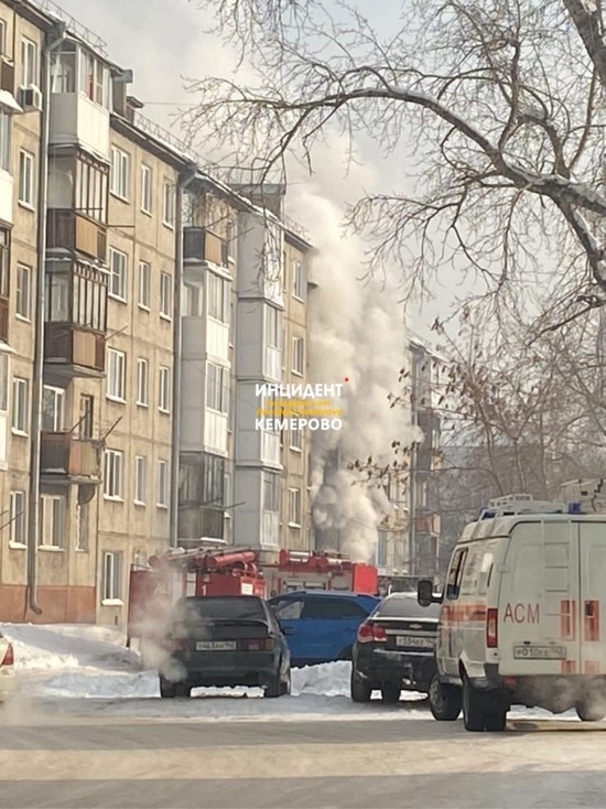 Больше двух десятков человек едва не пострадали из-за возгорания в кемеровской многоэтажке