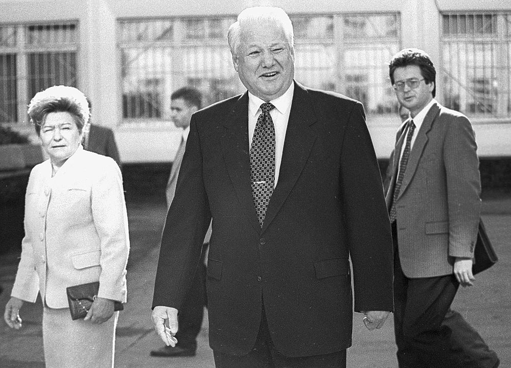 Редкие кадры Ельцина: с молодым Путиным и другими