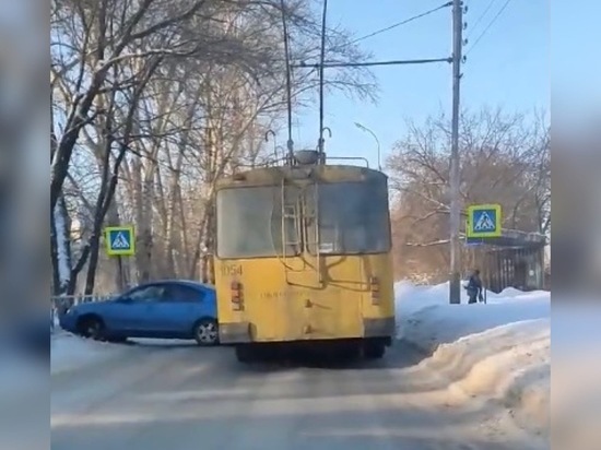 В Рязани из-за ДТП с троллейбусом заблокирован проезд по Северному переулку